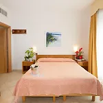 Joli Park - Caroli 3*