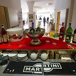 Отель Joli Park - Caroli
